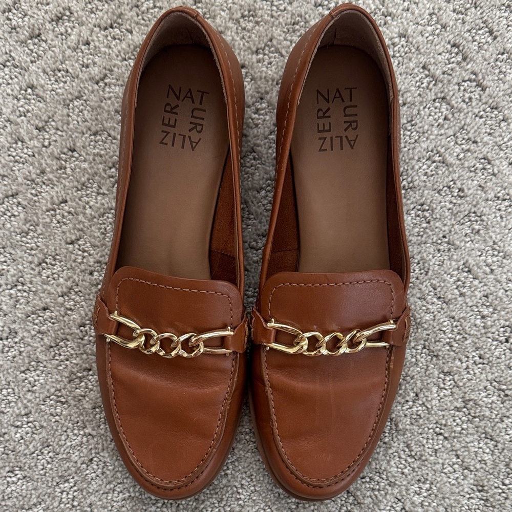 Naturalizer Cognac Leather Loafers with Gold Chain